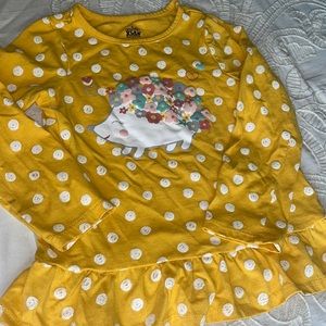 Girls size 5 floral PIG top